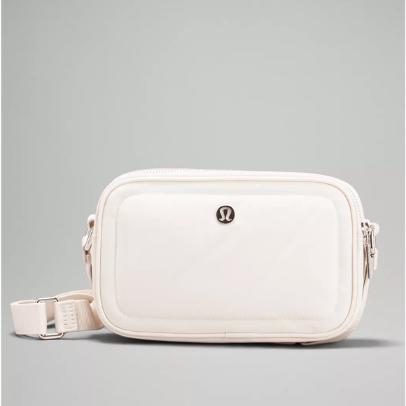 NWT RARE Lululemon Crossbody Camera Bag 2L - Picture 1 of 4
